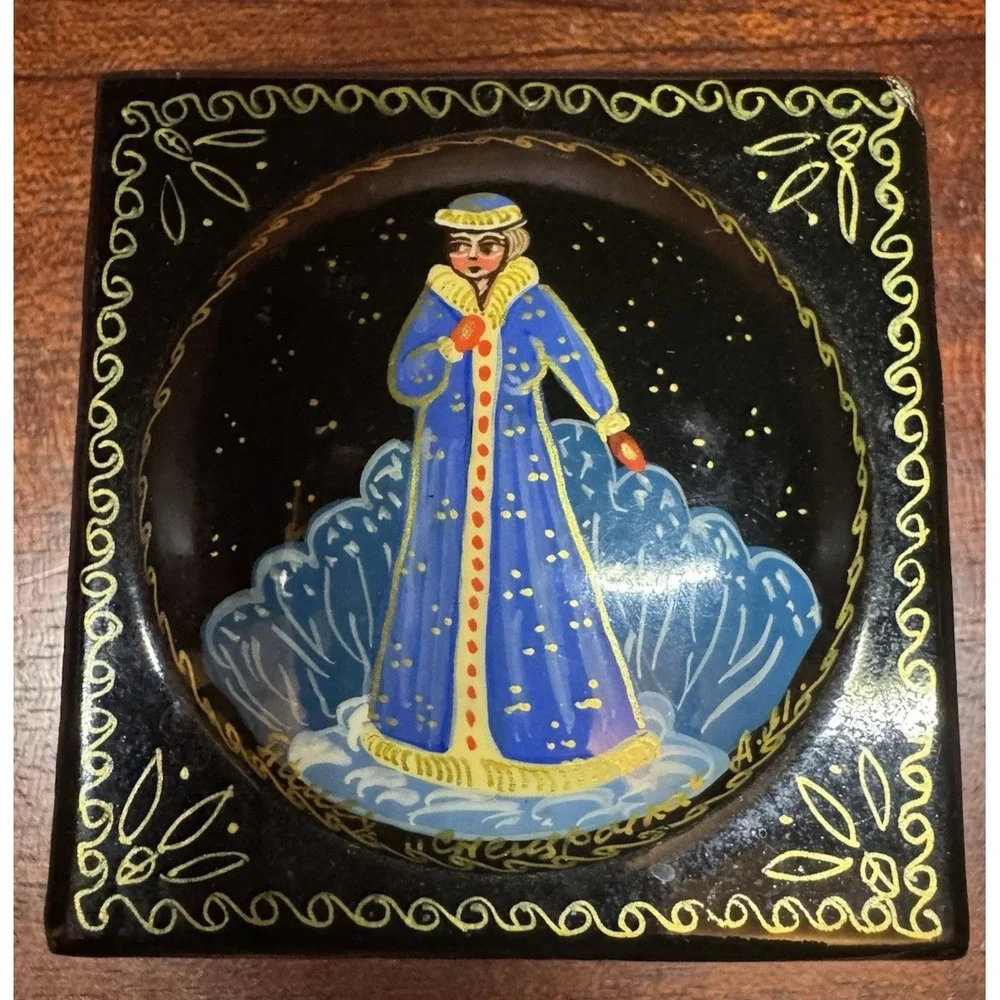 Vintage Hand Painted Folk Art Wooden Trinket Box Black‎ Lacquer Winter Scene 3